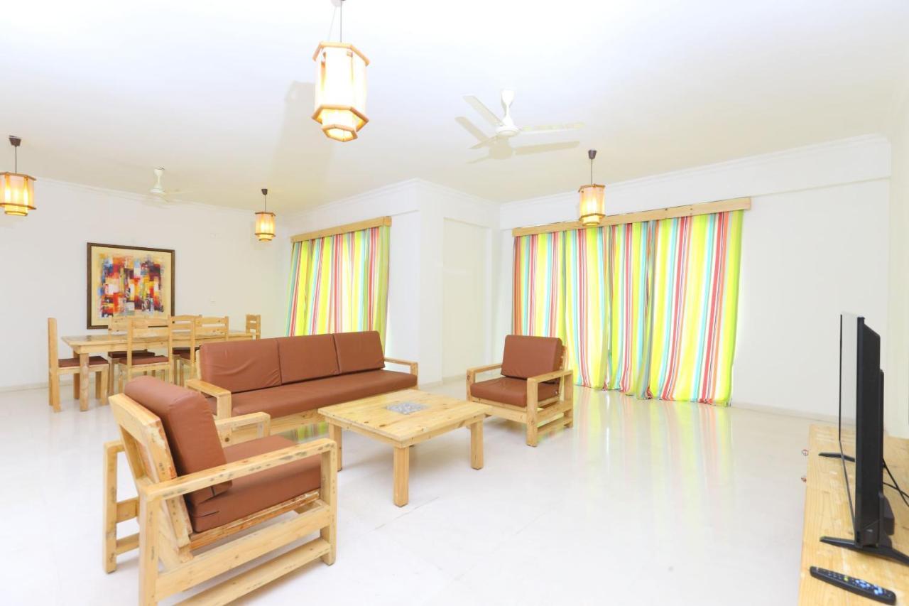 Oyo 6954 The Lawns Oragadam Hotel Екстериор снимка