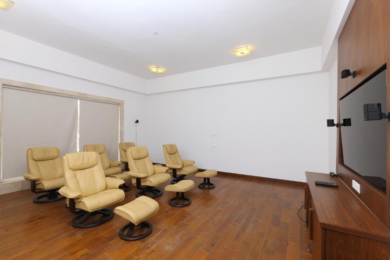 Oyo 6954 The Lawns Oragadam Hotel Екстериор снимка